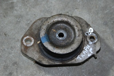 Vivaro trafic ii 2,0 dci кронштейн подушка двигателя фото №1