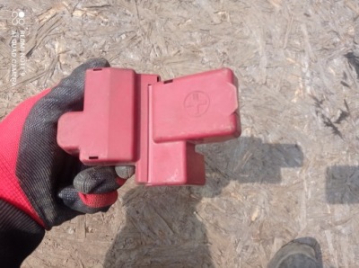 Клема плюсова toyota yaris ii 82621-52120 фото №1