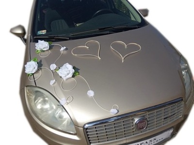 DS6 /B Ślubna dekoracja na samochód z płatkami róż