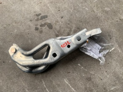 Skoda karoq петля капот правый 57a823302 новый фото №1