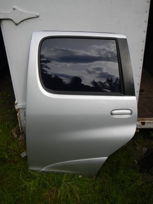 Двері задня ліва toyota yaris verso повний фото №1