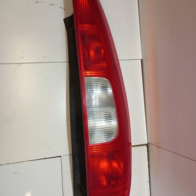 Лампа права задня mitsubishi colt 8330a234 фото №1