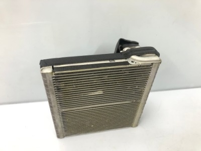 Клапан розширювальний радіатор vw passat b8 5q0816679b фото №1