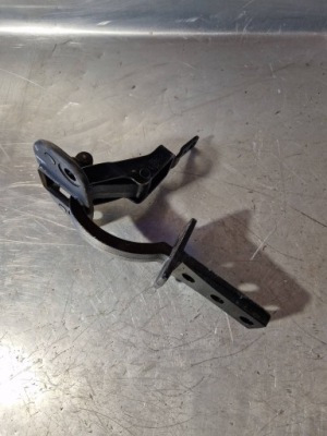 Петлі кришки багажника ліва сторона volvo xc70 131298103 фото №1