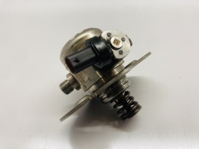 Насос упорскування bmw 7642466 8621084 b48 b58 b38 n20 фото №1