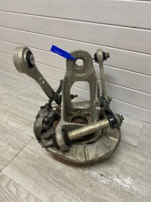 Поворотный кулак рычаг диск задний  левый bmw f15 6877217 фото №1