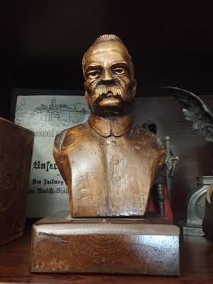 Popiersie rzeźbione – Józef Piłsudski