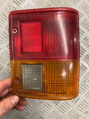 FARO DERECHA PARTE TRASERA MITSUBISHI PAJERO I ORIGINAL  