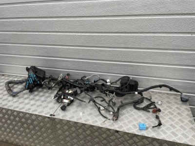 Toyota yaris iii электропроводка отсек двигателя lift гибрид фото №1