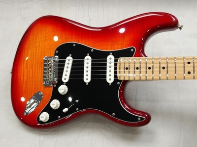 Fender Player Stratocaster Plus Top MN 2022 Aged Cherry Burst