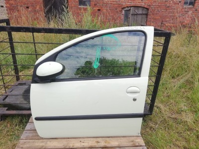 Двері передні ліва citroen c1 peugeot 107 05-14 фото №1