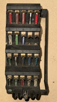 Коробка bezpioeczników 1245401250/ 1245402050 mercedes w124 фото №1