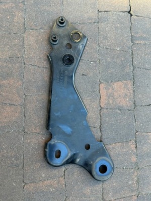 Mazda mx5 mx-5 nd 2018 лист кронштейн подрамник правая фото №1