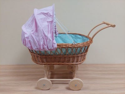 Petitcollin: piękny wiklinowy wózek dla lalek