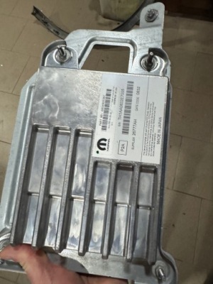 Jeep grand cherokee wl підсилювач 68549093ac фото №1