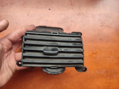 Решітка обдув ліва kia carnival 0k53a6481x фото №1