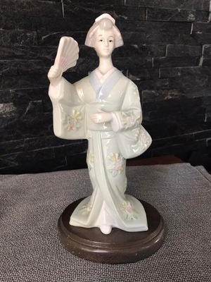 Japonka Foreign porcelanowa figurka