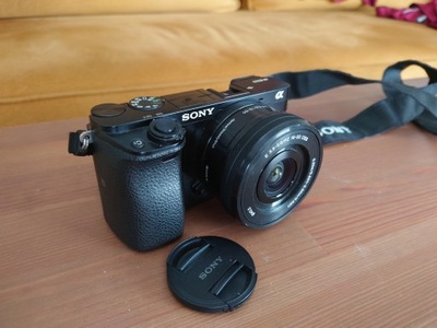 Aparat fotograficzny Sony ILCE-6000L korpus + obiektyw czarny