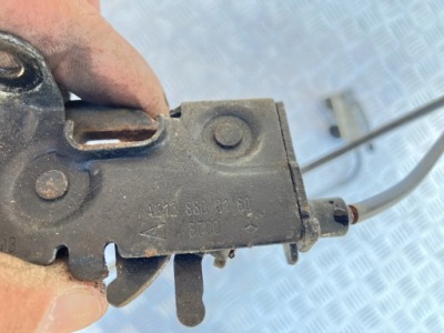 Замки капот тягa mercedes w204 coupe фото №1