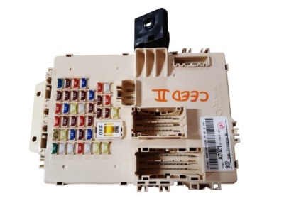 Kia ceed ii 12-17r 1.4 crdi коробка запобіжників фото №1