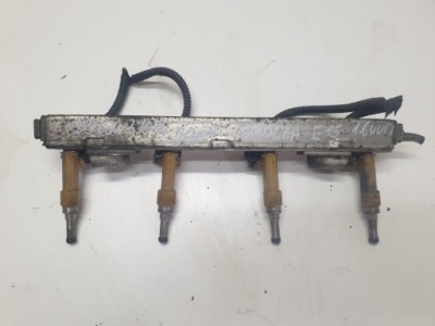 Распределитель топлива toyota auris 2011 2325037010 фото №1