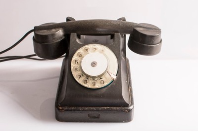 Stary telefon z lat 40/50