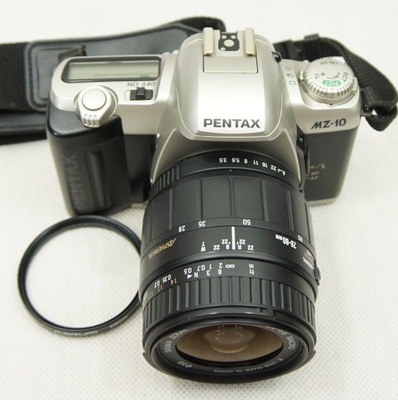 PENTAX MZ-10 z obiektywem i filtrem