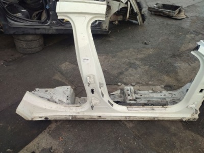 Поріг правий блок двигуна середній mercedes a w176 2012-2015 650 фото №1