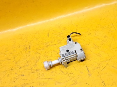 Привід кришка заливної vw passat b6 3c0810773 фото №1