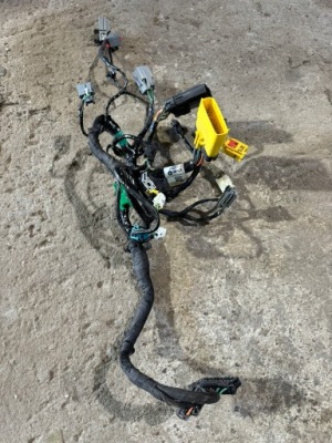 Jeep grand cherokee wk2 2 джгут сидіння перед правий фото №1