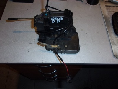 Замок дверь mercedes w203 правый перед фото №1