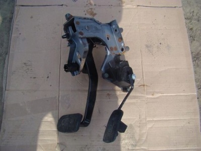 Nissan tiida versa 1.8 aut. педаль педалі комплект фото №1