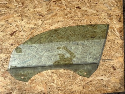 Bmw 1 e81 стекло боковая дверь левый перед europa фото №1