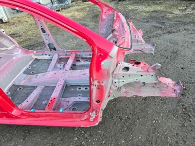 Toyota yaris iii четверть перед передняя правая фото №1