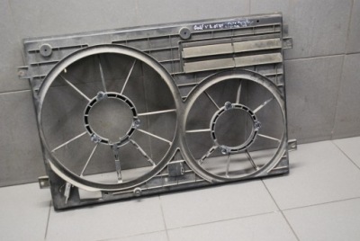Корпус вентиляторів vw golf v 2.0 tdi 1k0121207g фото №1