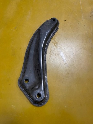 Кронштейн кронштейн підвіска балка infiniti q70 фото №1