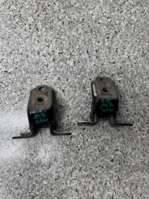 Петля дверь левый перед mazda 3 bm 2013-2017 sedan фото №1