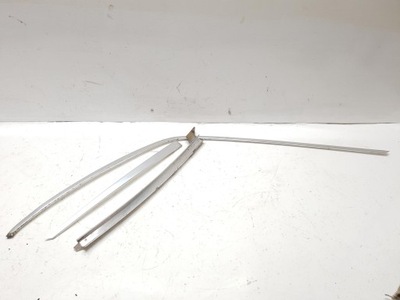 Молдинг скло права задня mercedes-benz w123 sedan фото №1