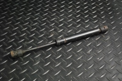 Audi a6 c5 привід амортизатор кришки 4b5827552c фото №1