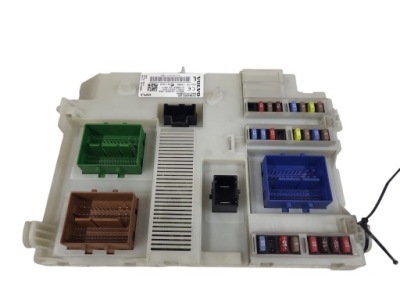 Volvo v70 2015 рамка / модуль предохранителей фото №1