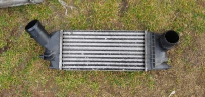 Citroen оригінальний номер 9657073480 радіатор інтеркулер c5 фото №1