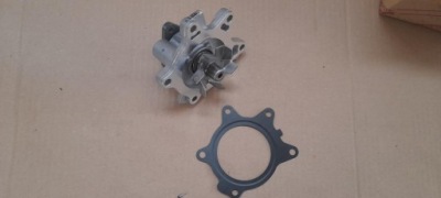 Насос wody toyota yaris verso prius 16100-29196 фото №1