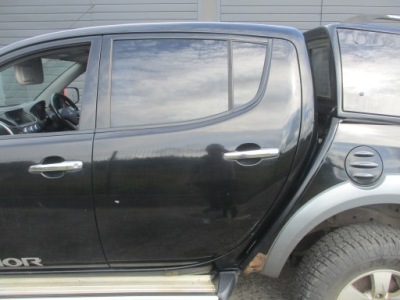 Двері лівий задня mitsubishi l200 iv 06-15 x08 5d фото №1