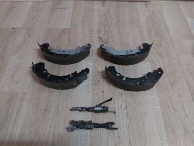 Toyota yaris iii тормозные колодки задняя фото №1