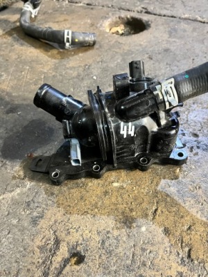 44 renault 1.3tce h5h корпус термостата 110607087r 2822033000 фото №1