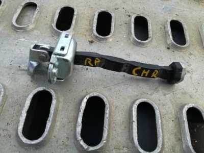 Toyota c-hr ограничитель дверь правый левый передний фото №1