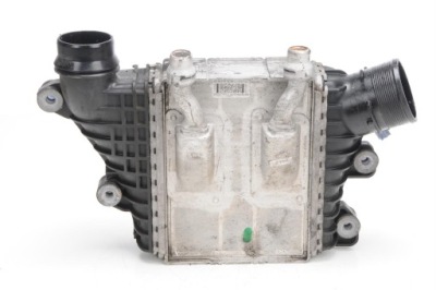 Інтеркулер jaguar e-pace 2.0d gj32-9l440-ad фото №1