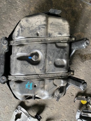 Jeep grand cherokee wk2 бак adblue насос фото №1