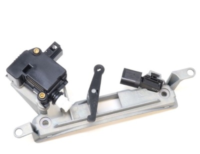 Плита крепёжная vw polo 9n оригинальная 6q6827601f фото №1