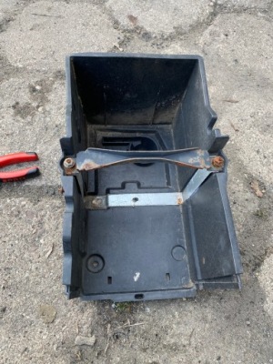 2 ford kuga mk3 корпус аккумулятор am51-10723ae фото №1